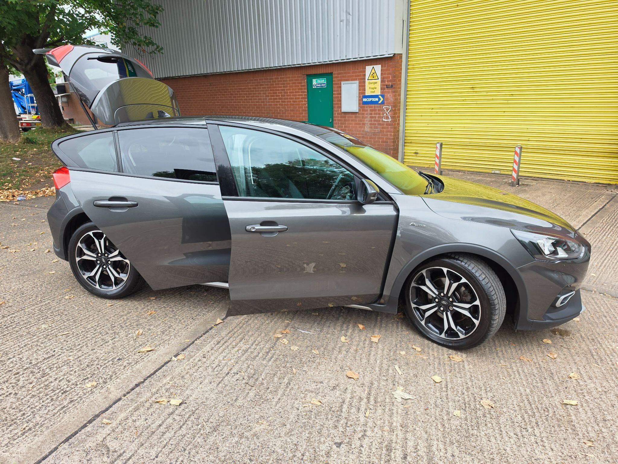 Ford Focus - Image 16