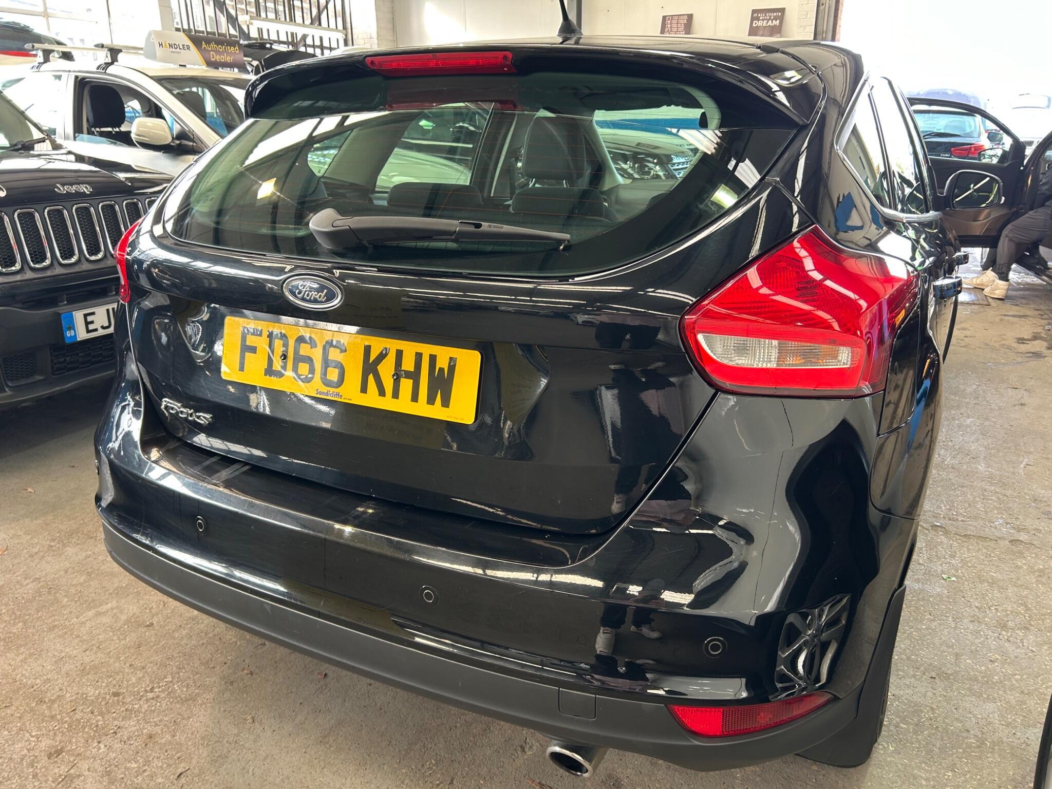 Ford Focus - Image 7