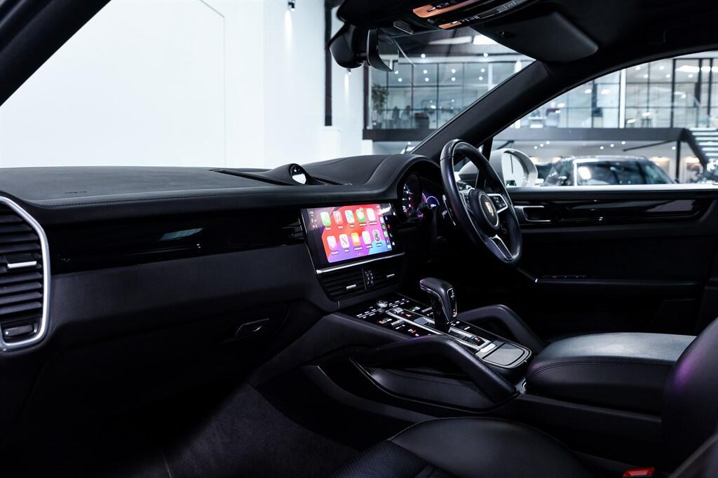 Porsche Cayenne - Image 16