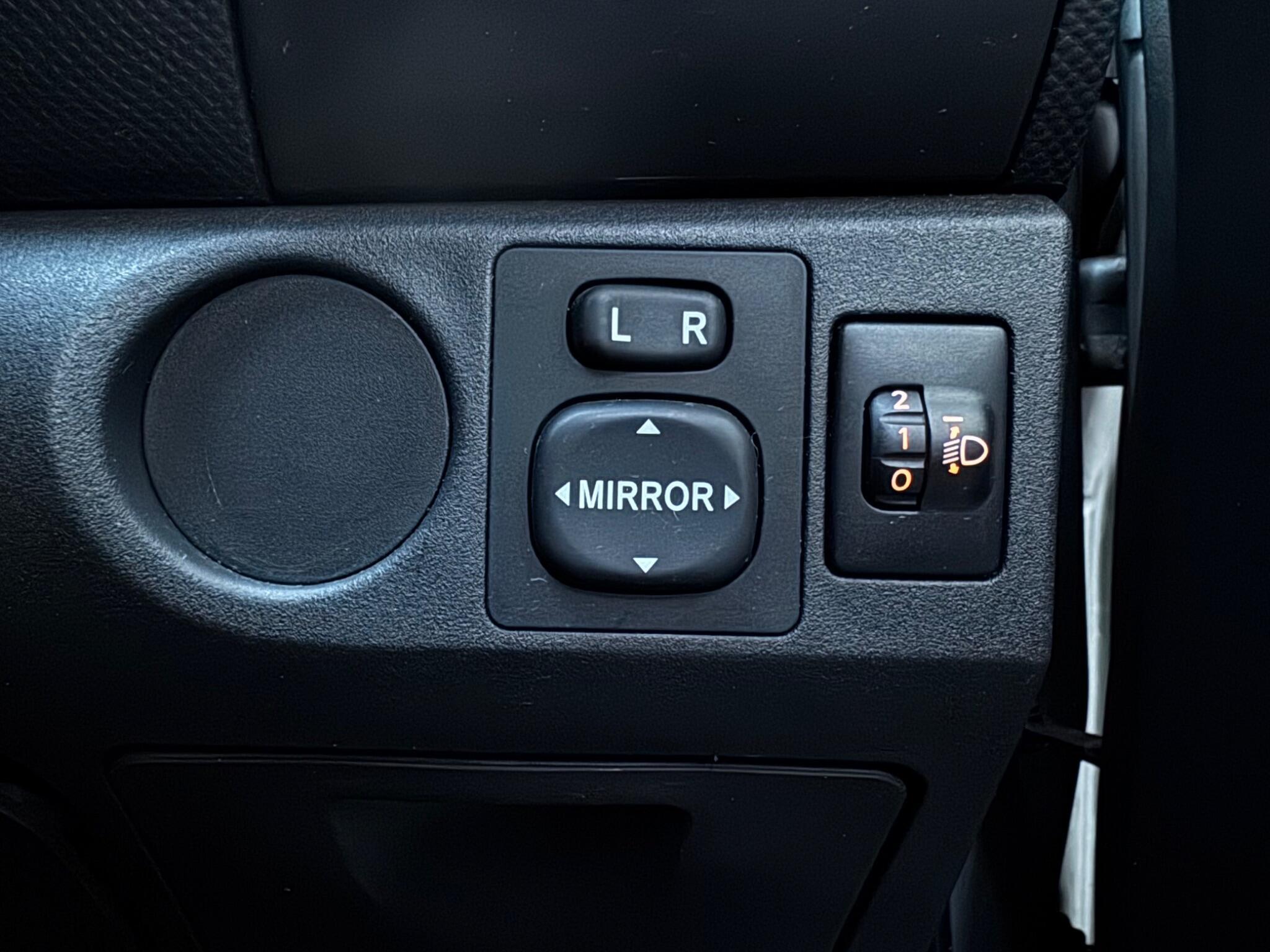 Toyota Yaris - Image 16
