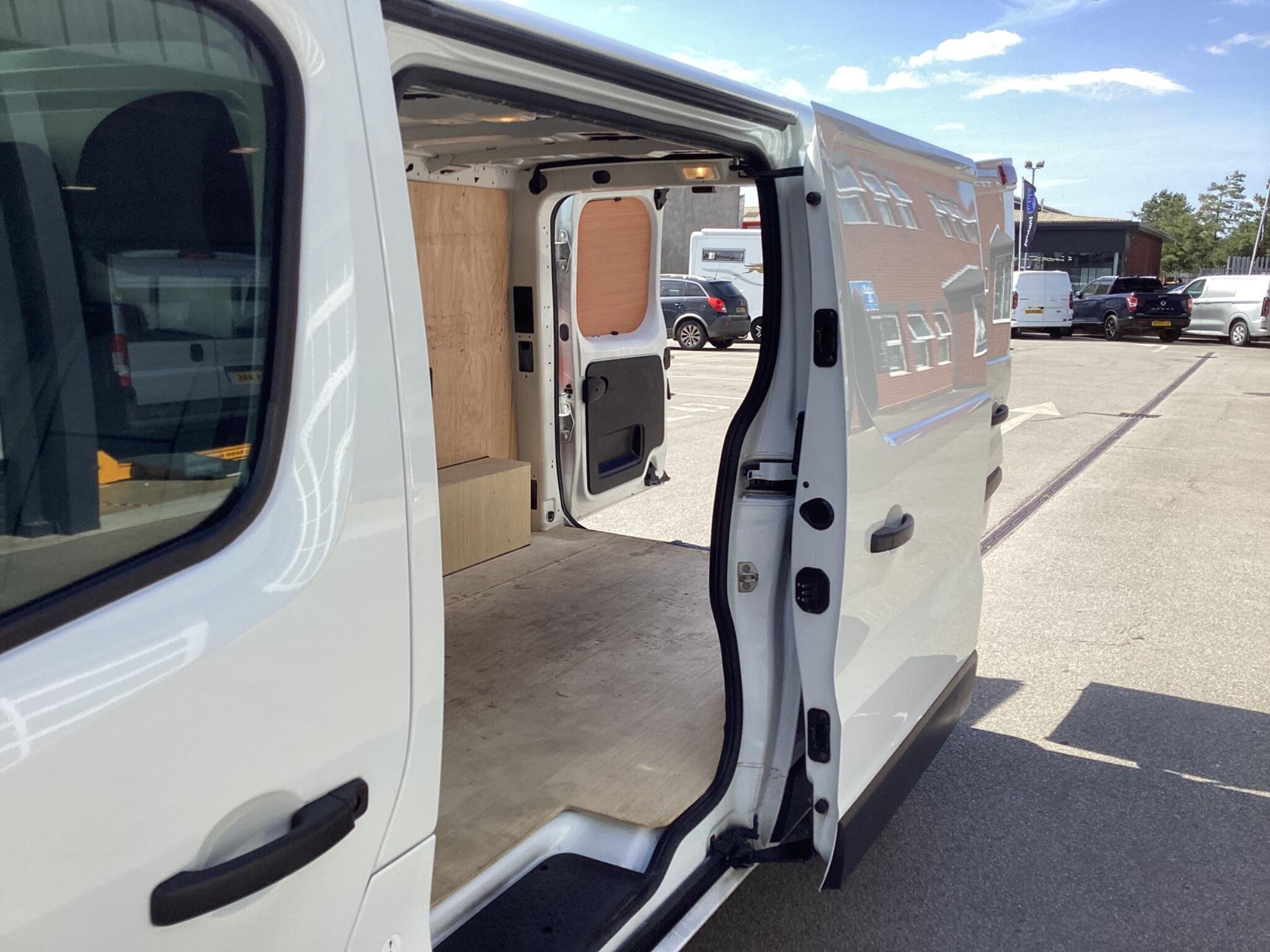 Renault Trafic - Image 15