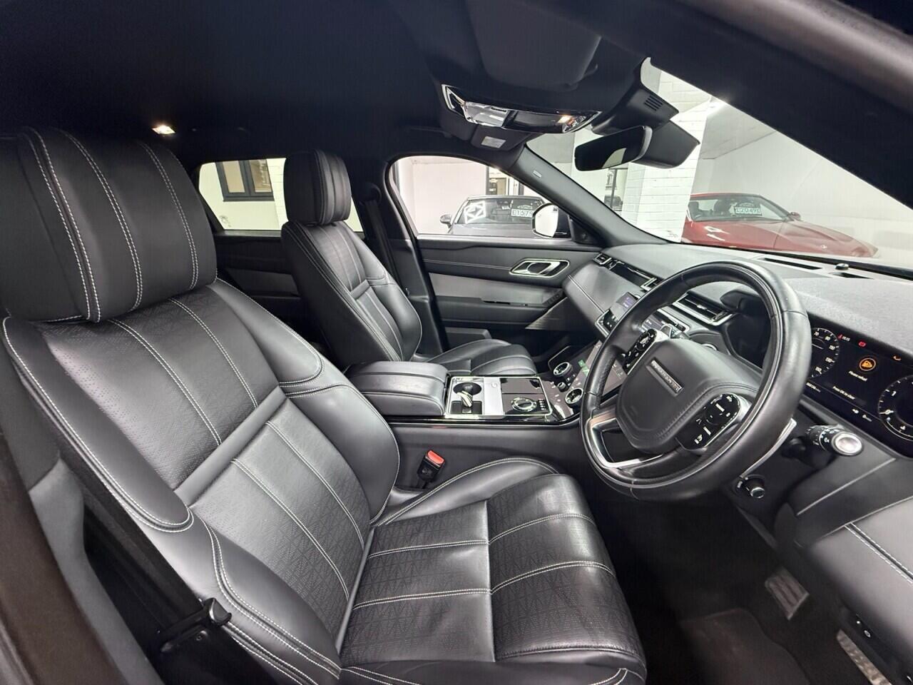 Land Rover Range Rover Velar - Image 15