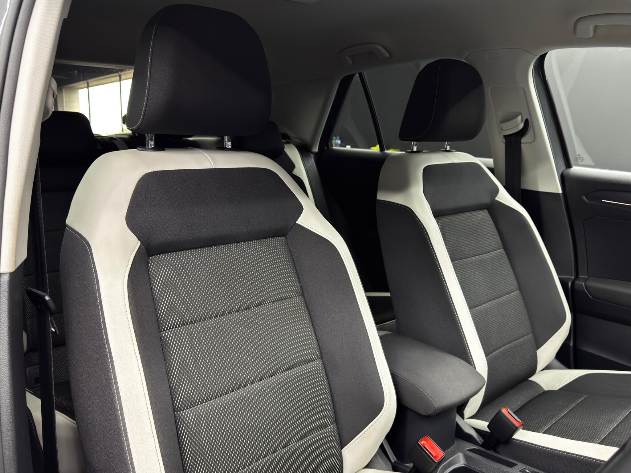 Volkswagen T-Roc - Image 12