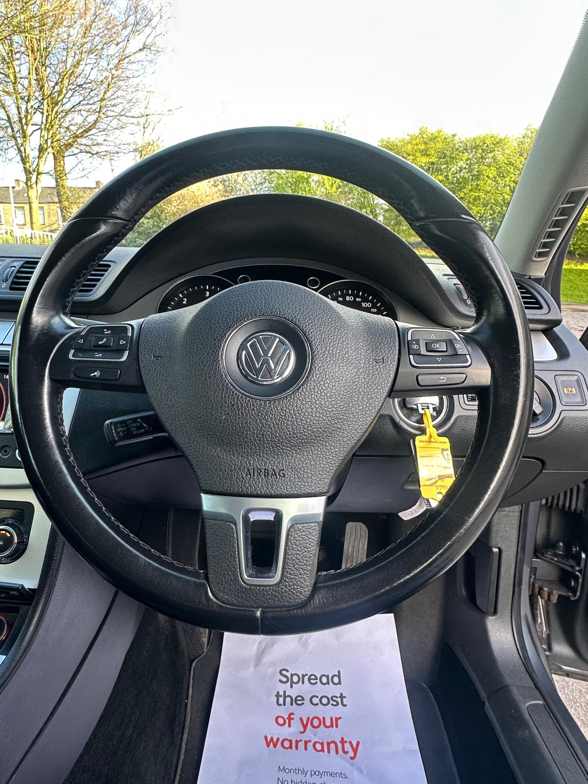 Volkswagen Passat - Image 32