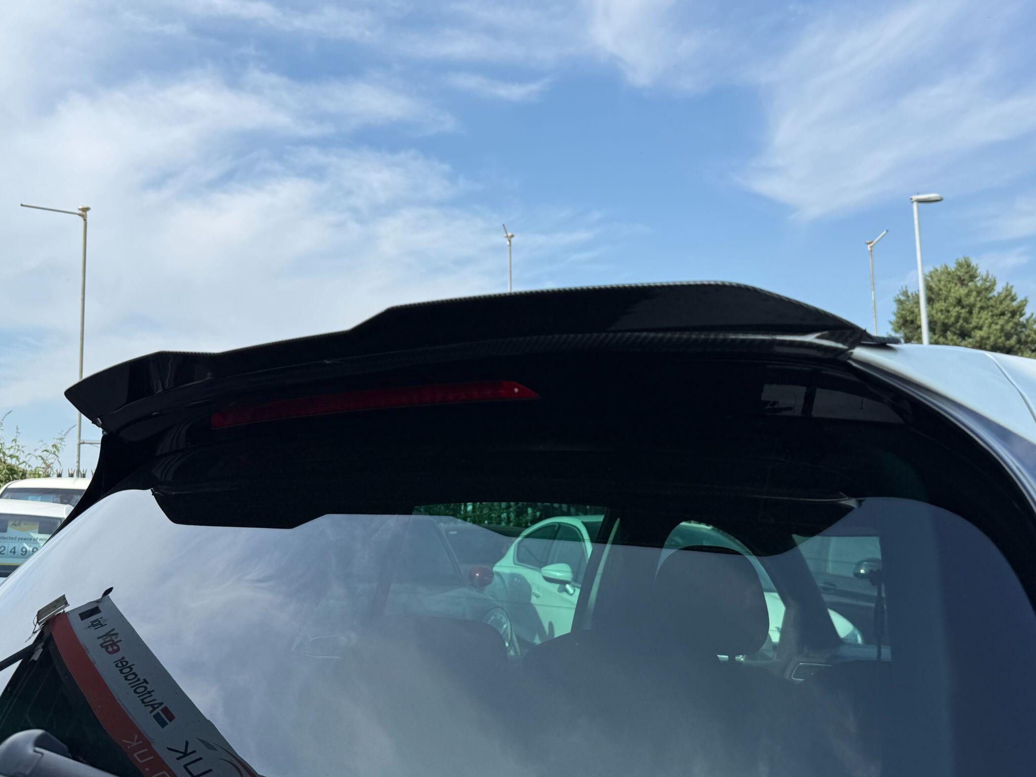 Volkswagen Golf - Image 20