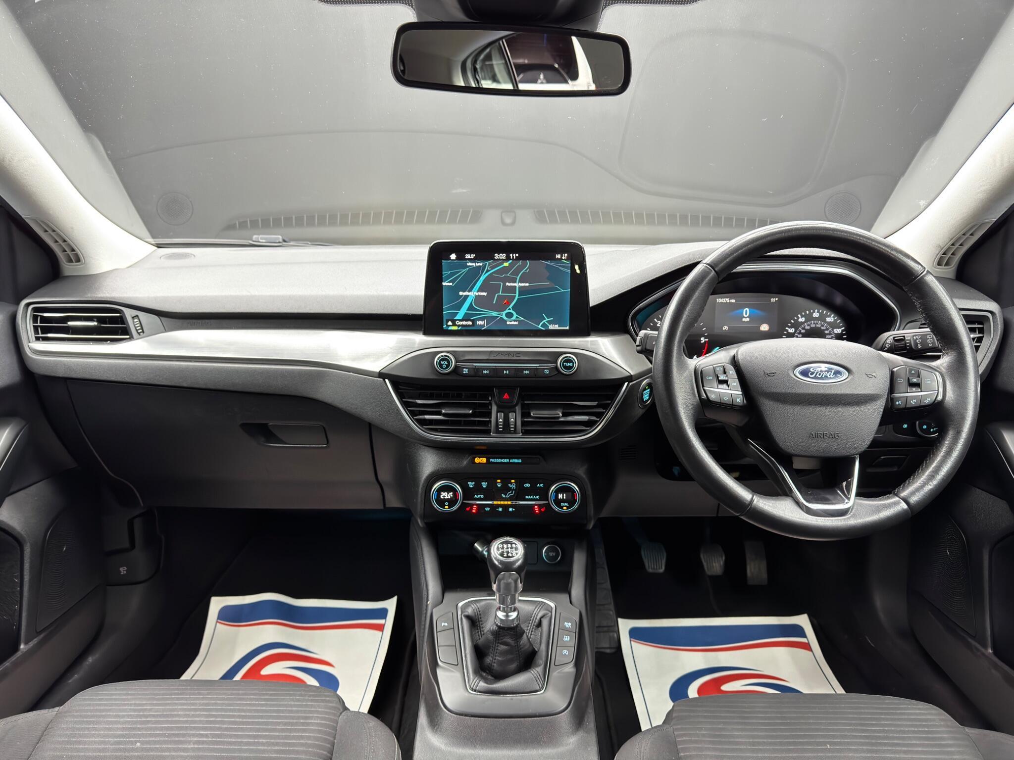 Ford Focus - Image 12