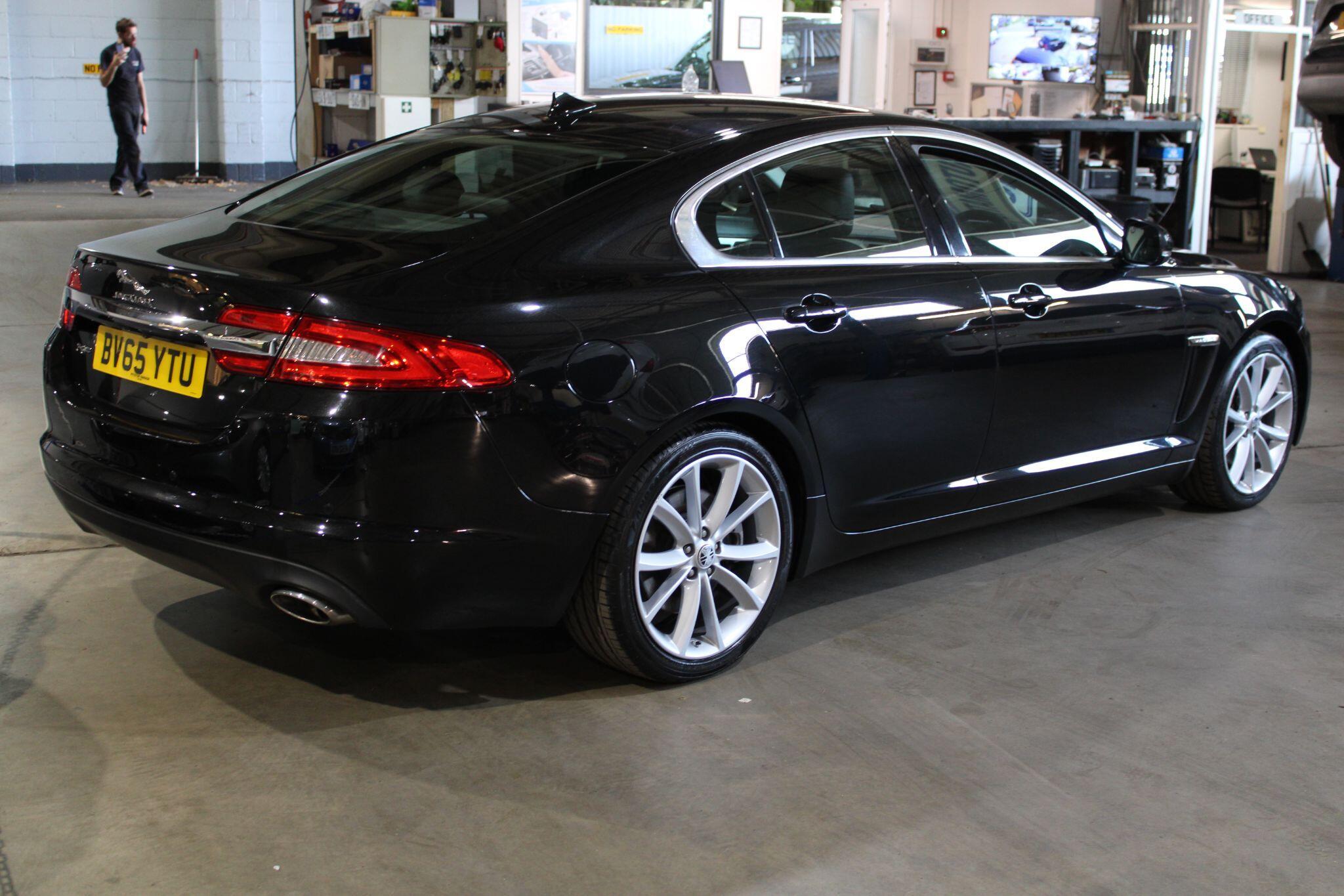 Jaguar XF - Image 12