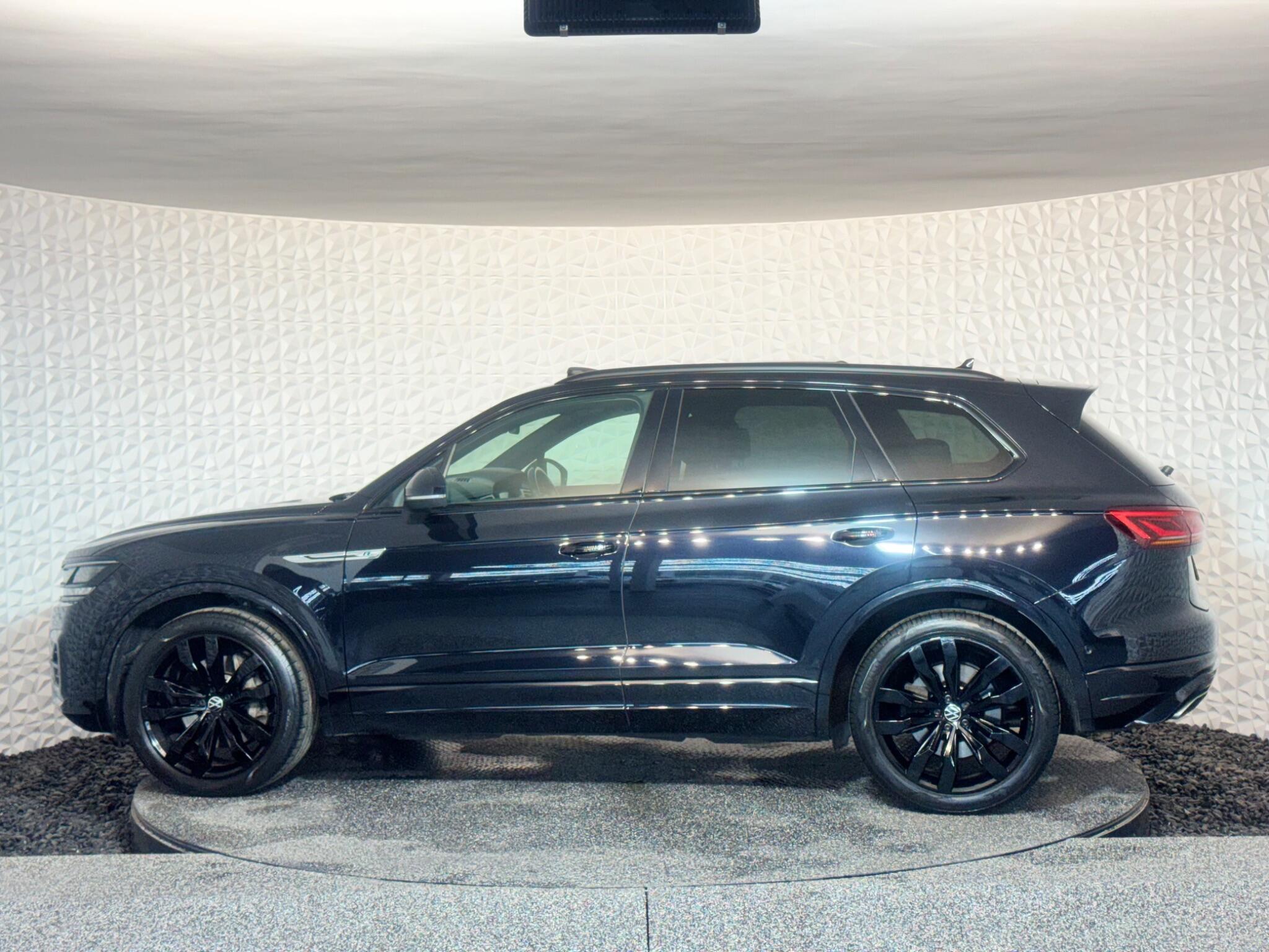 Volkswagen Touareg - Image 8