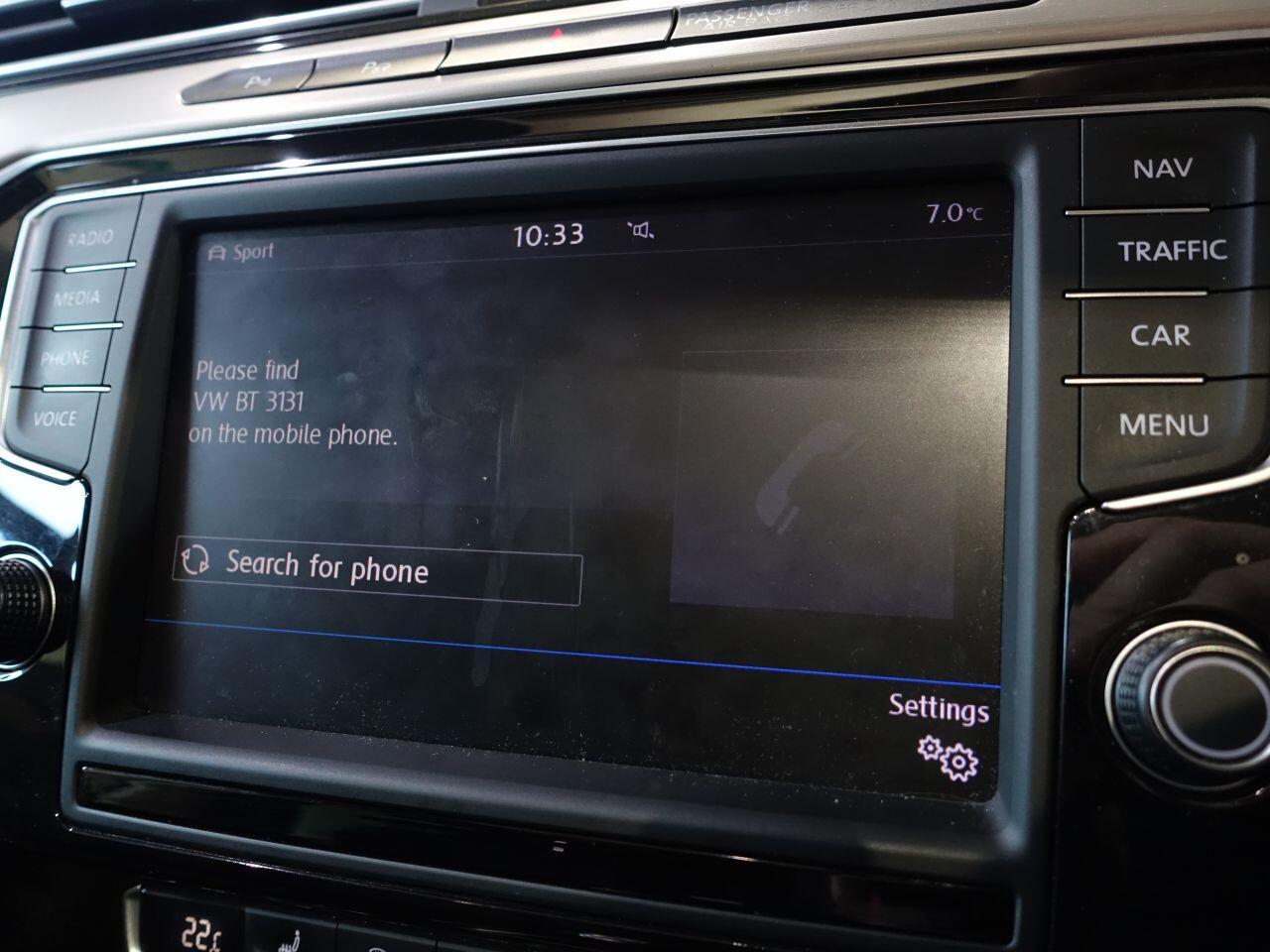 Volkswagen Passat - Image 33