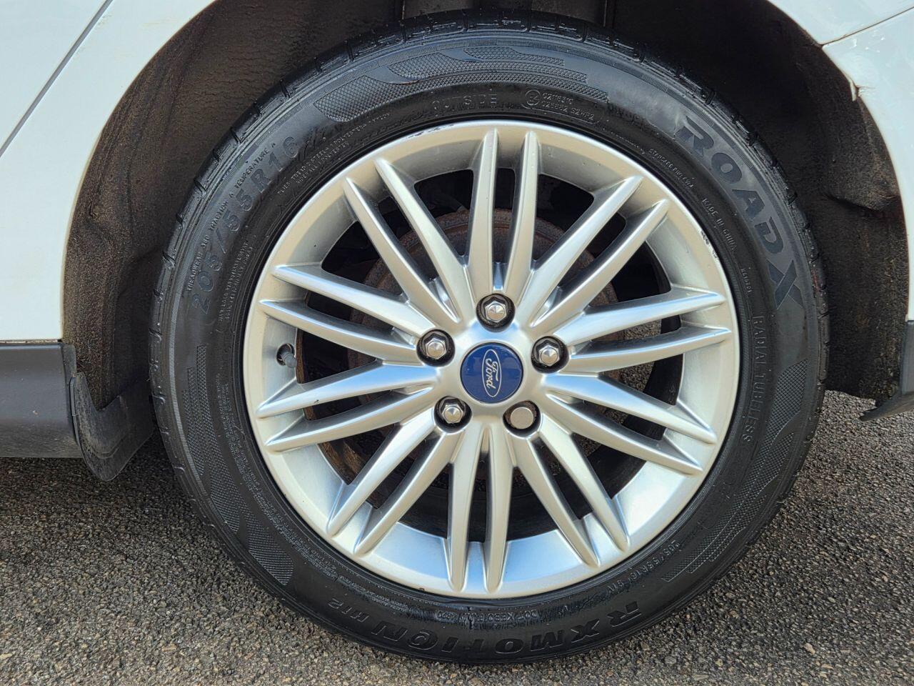 Ford Focus - Image 27