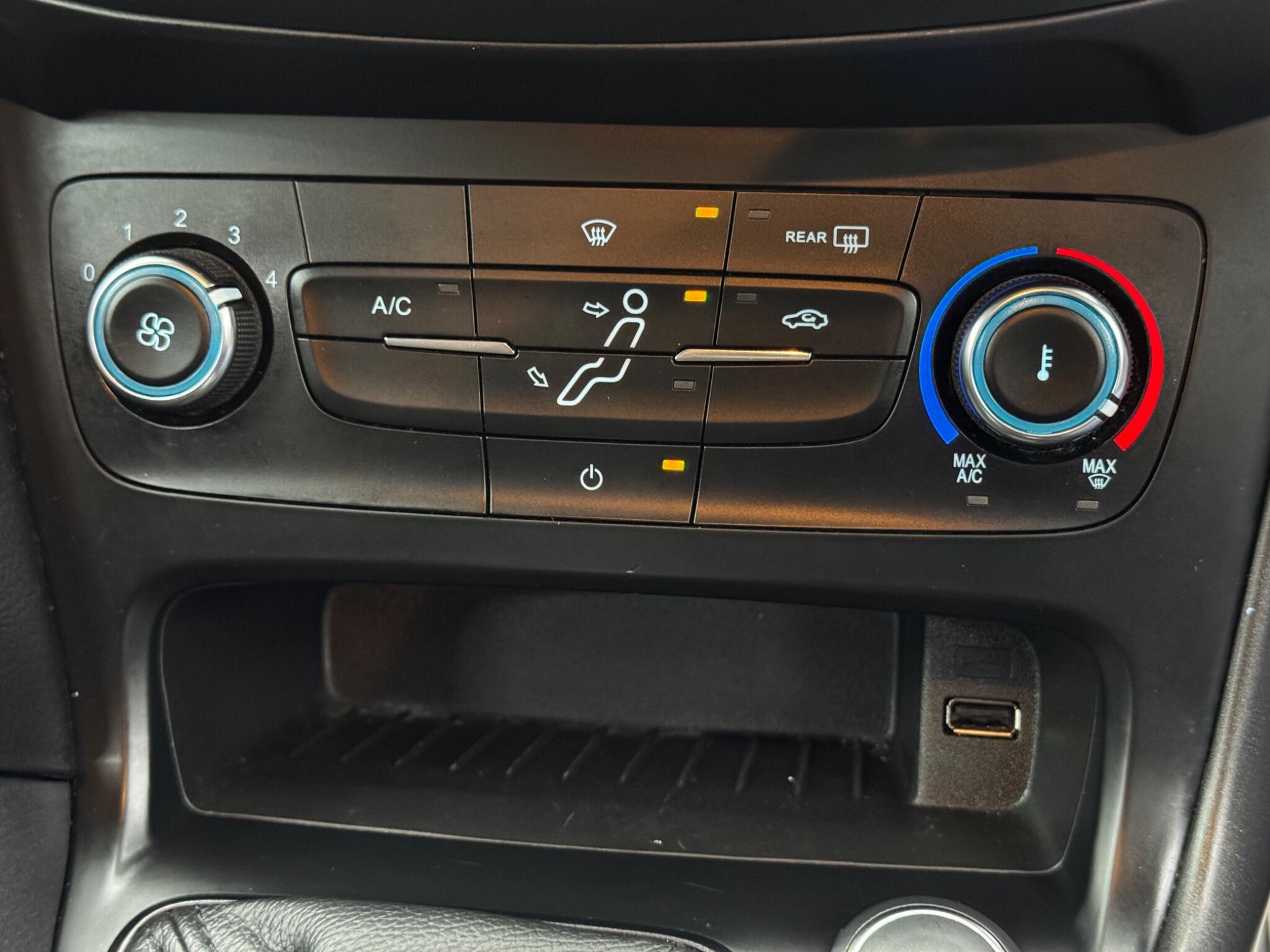 Ford Focus - Image 26