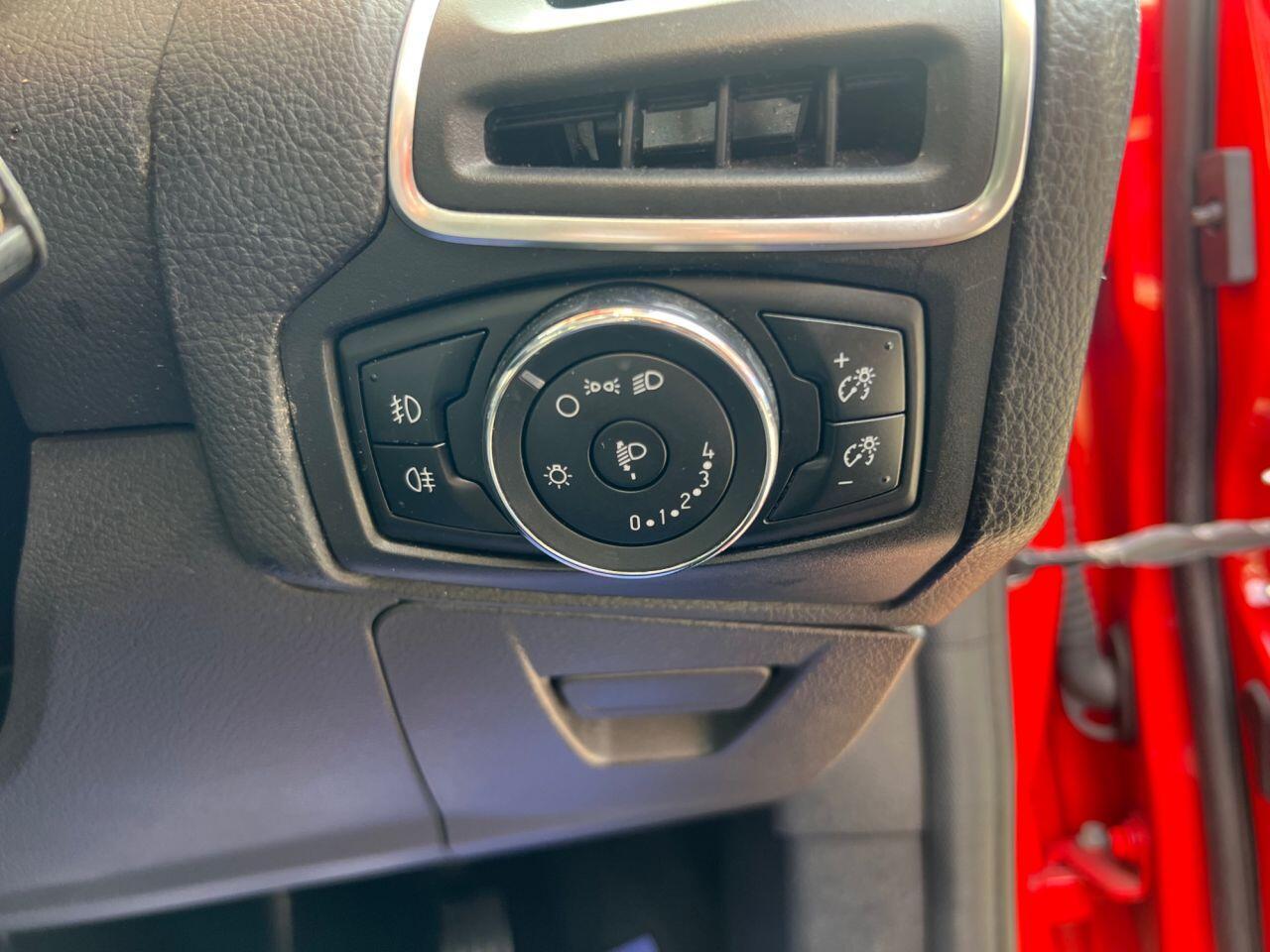 Ford Focus - Image 14