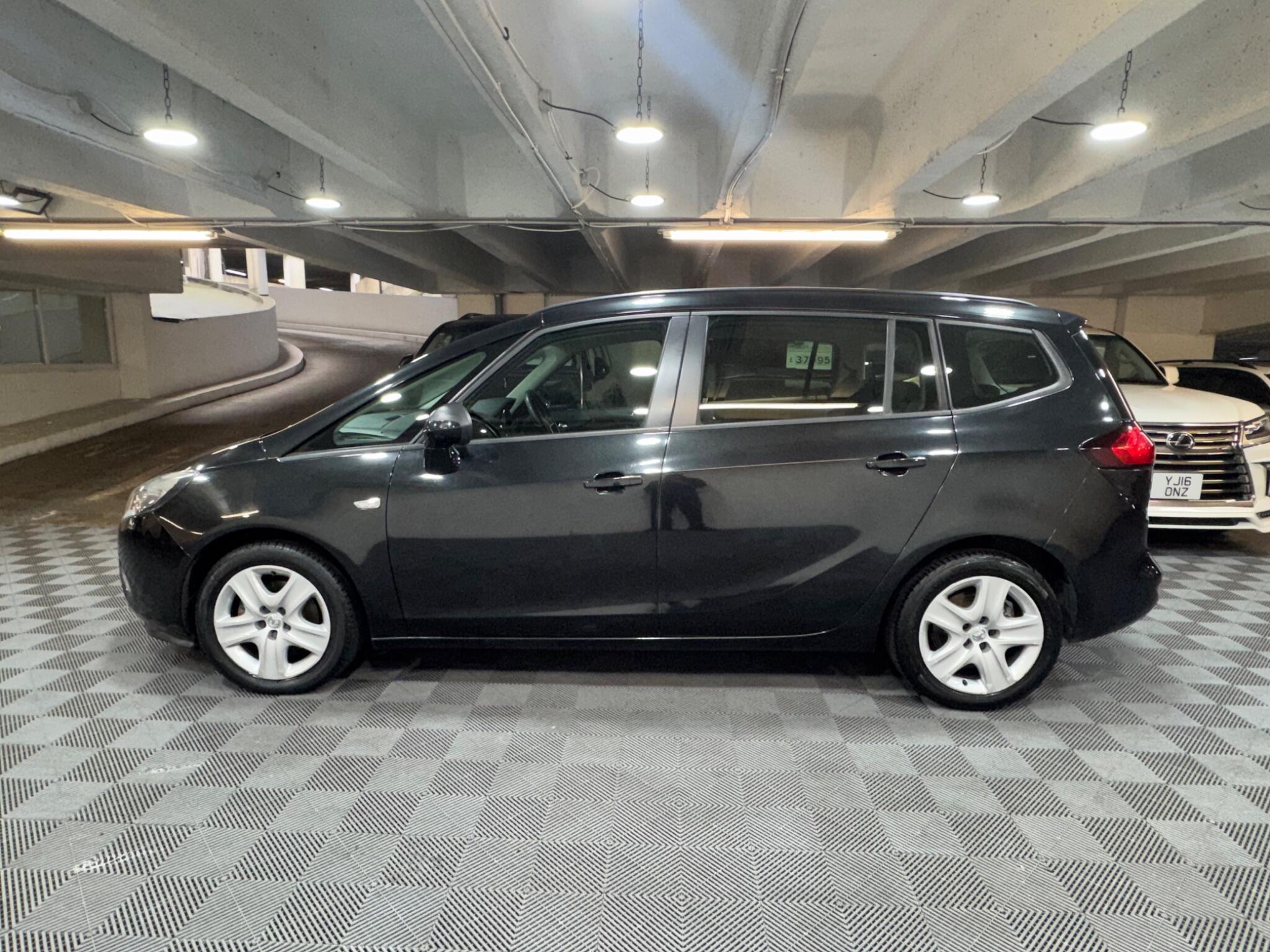 Vauxhall Zafira Tourer - Image 2