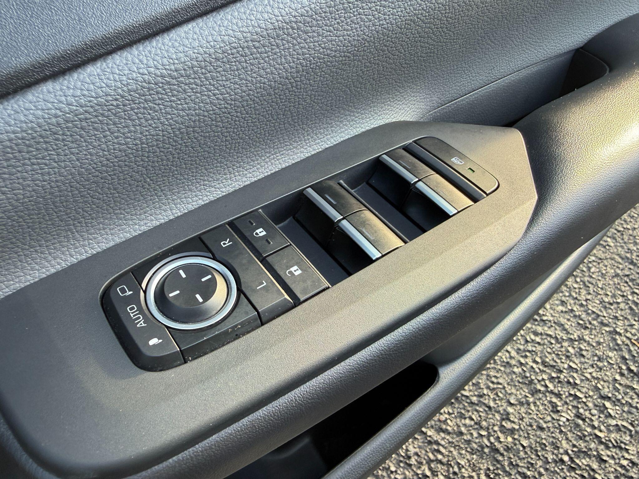 Toyota Prius - Image 66