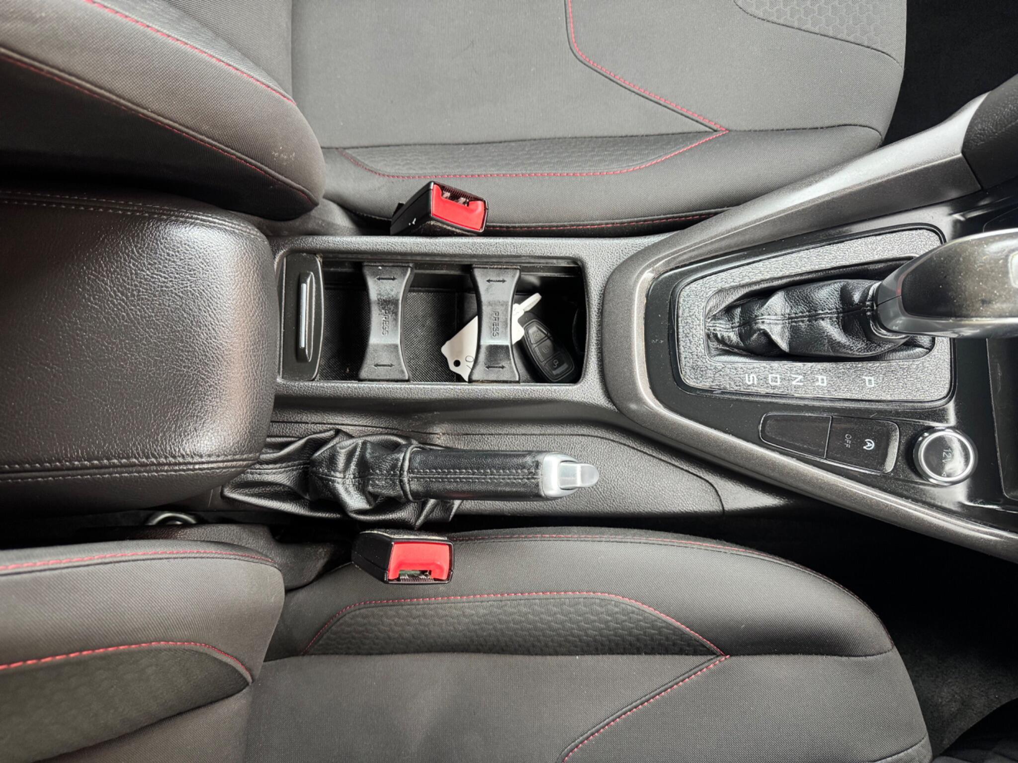 Ford Focus - Image 25