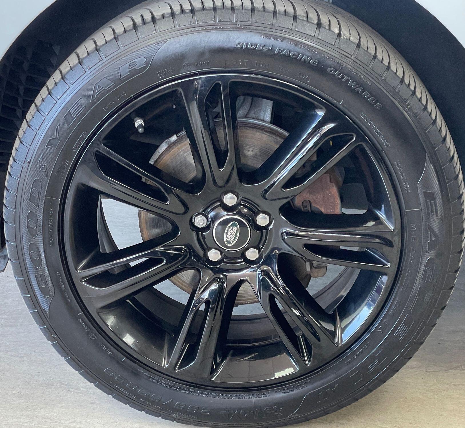 Land Rover Range Rover Velar - Image 17