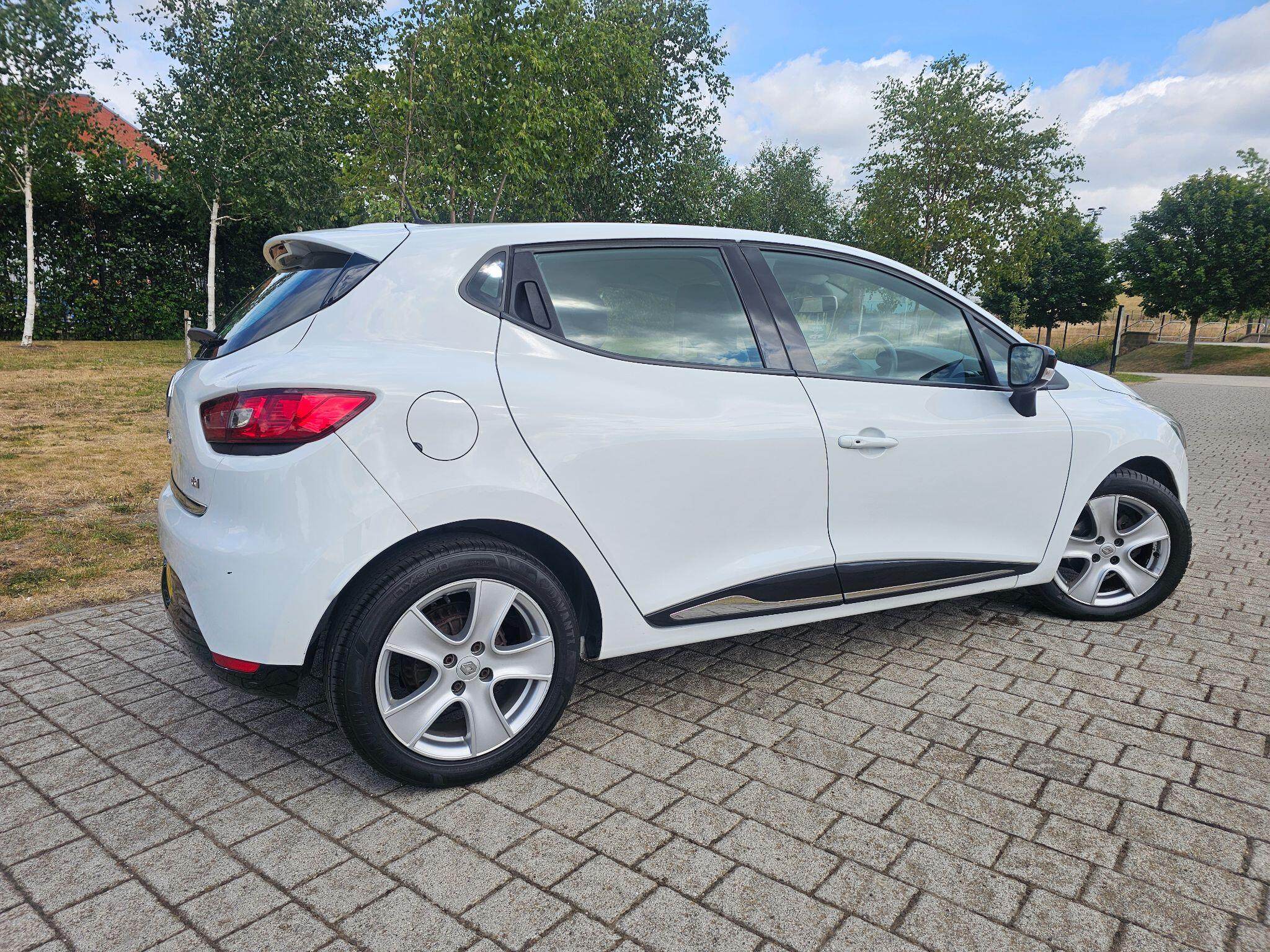 Renault Clio - Image 13