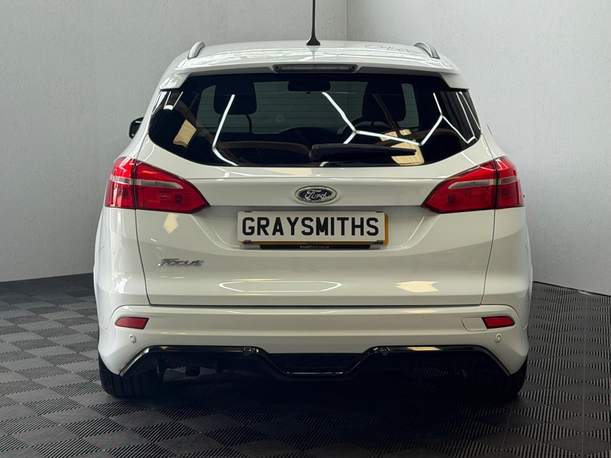 Ford Focus - Image 11