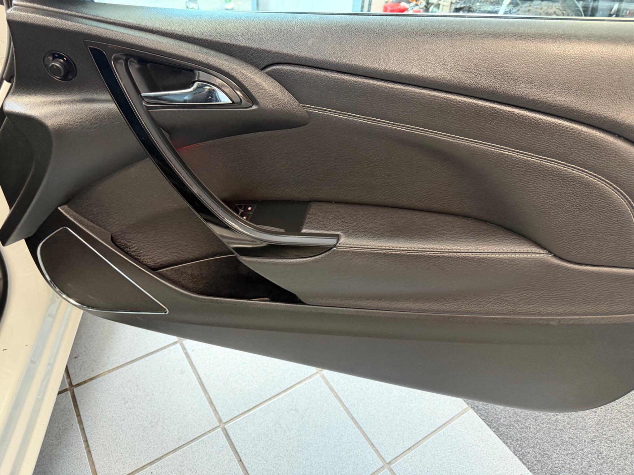 Vauxhall Astra GTC - Image 19