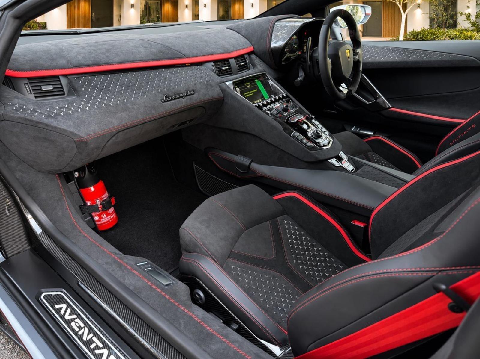 Lamborghini Aventador - Image 10