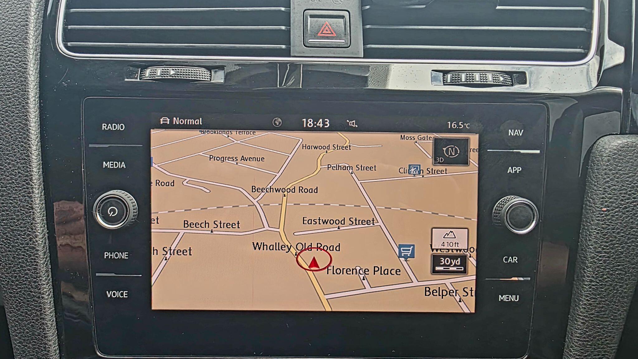 Volkswagen Golf - Image 30