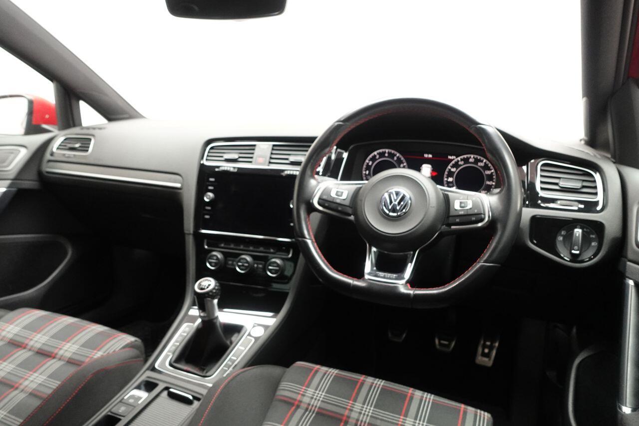 Volkswagen Golf - Image 17