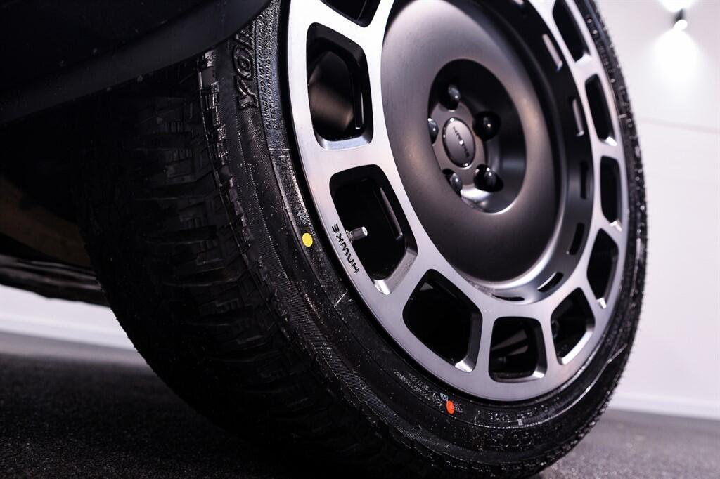 Land Rover Defender 110 - Image 9