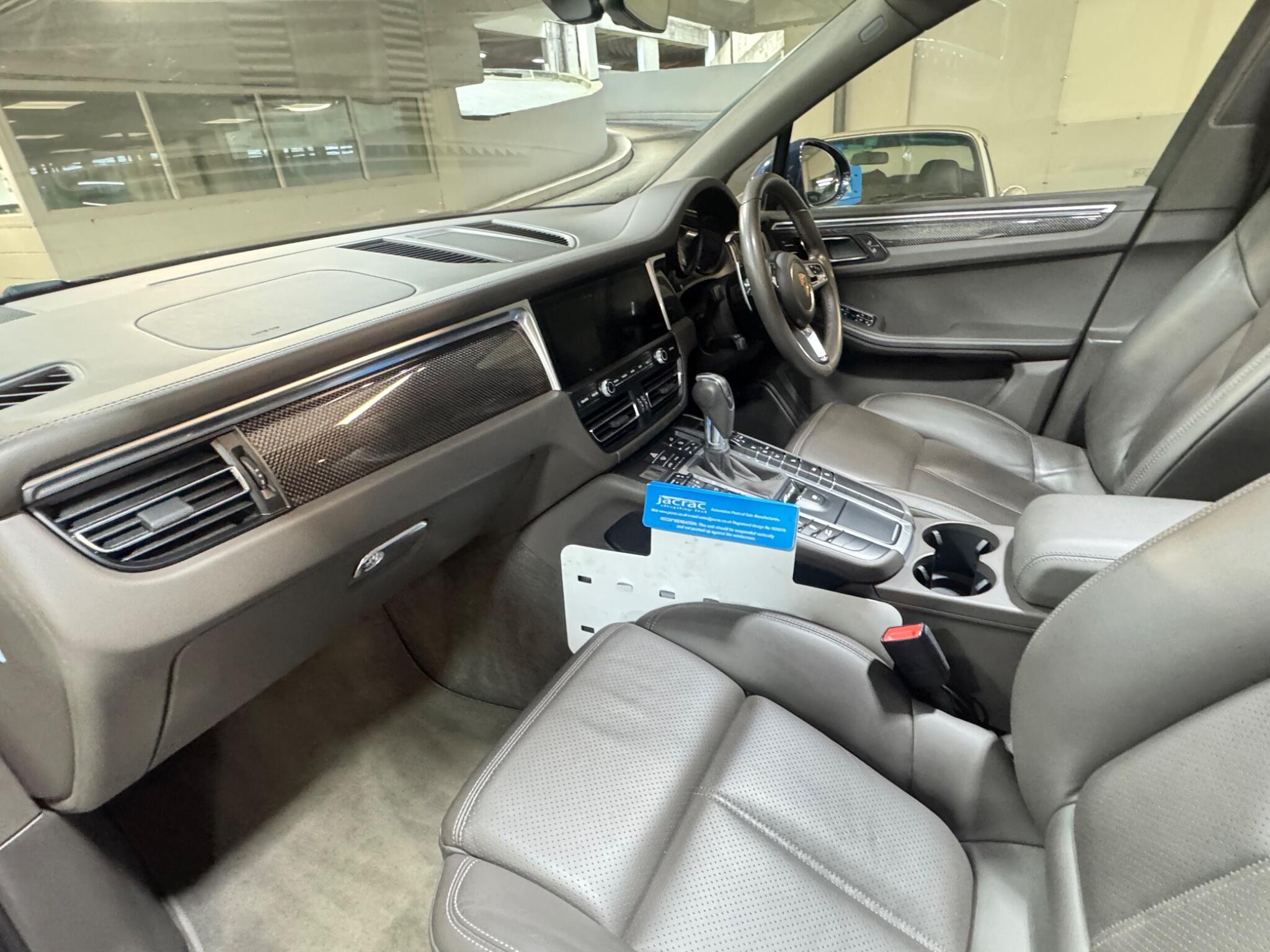 Porsche Macan - Image 11