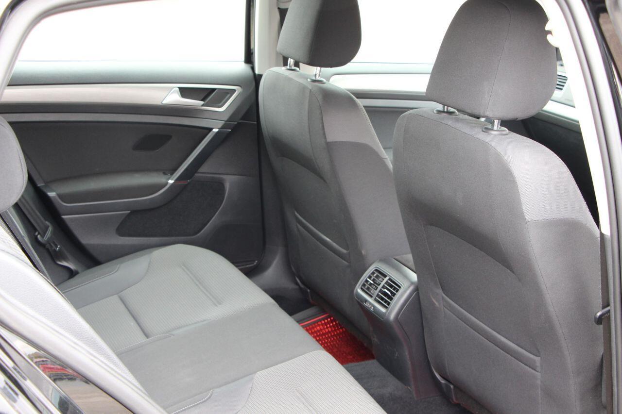 Volkswagen Golf - Image 13