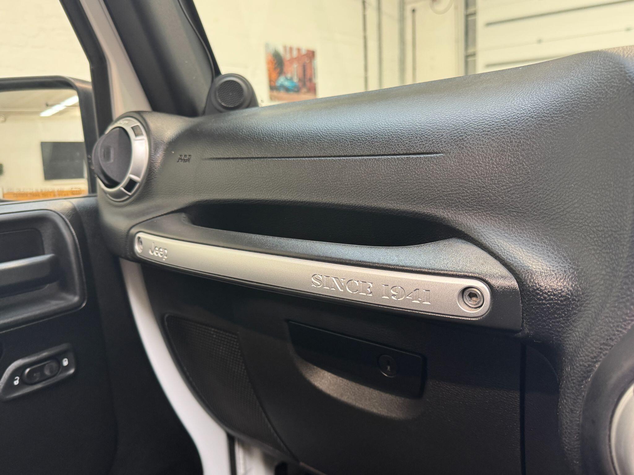 Jeep Wrangler - Image 73
