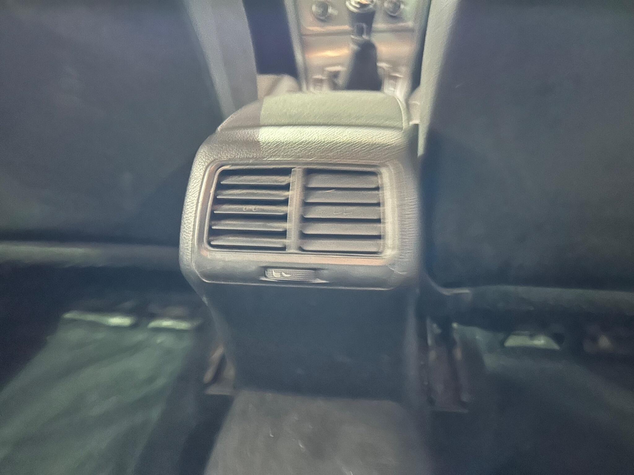 Volkswagen Golf - Image 19