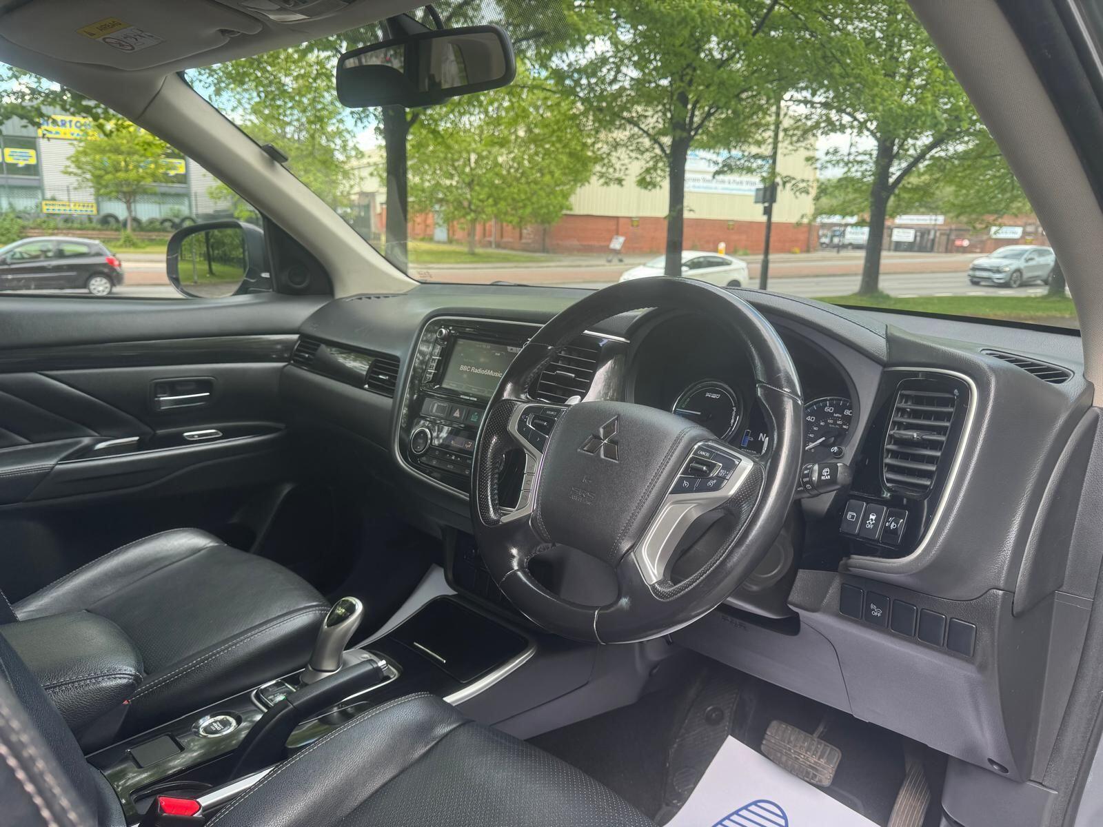 Mitsubishi Outlander - Image 13