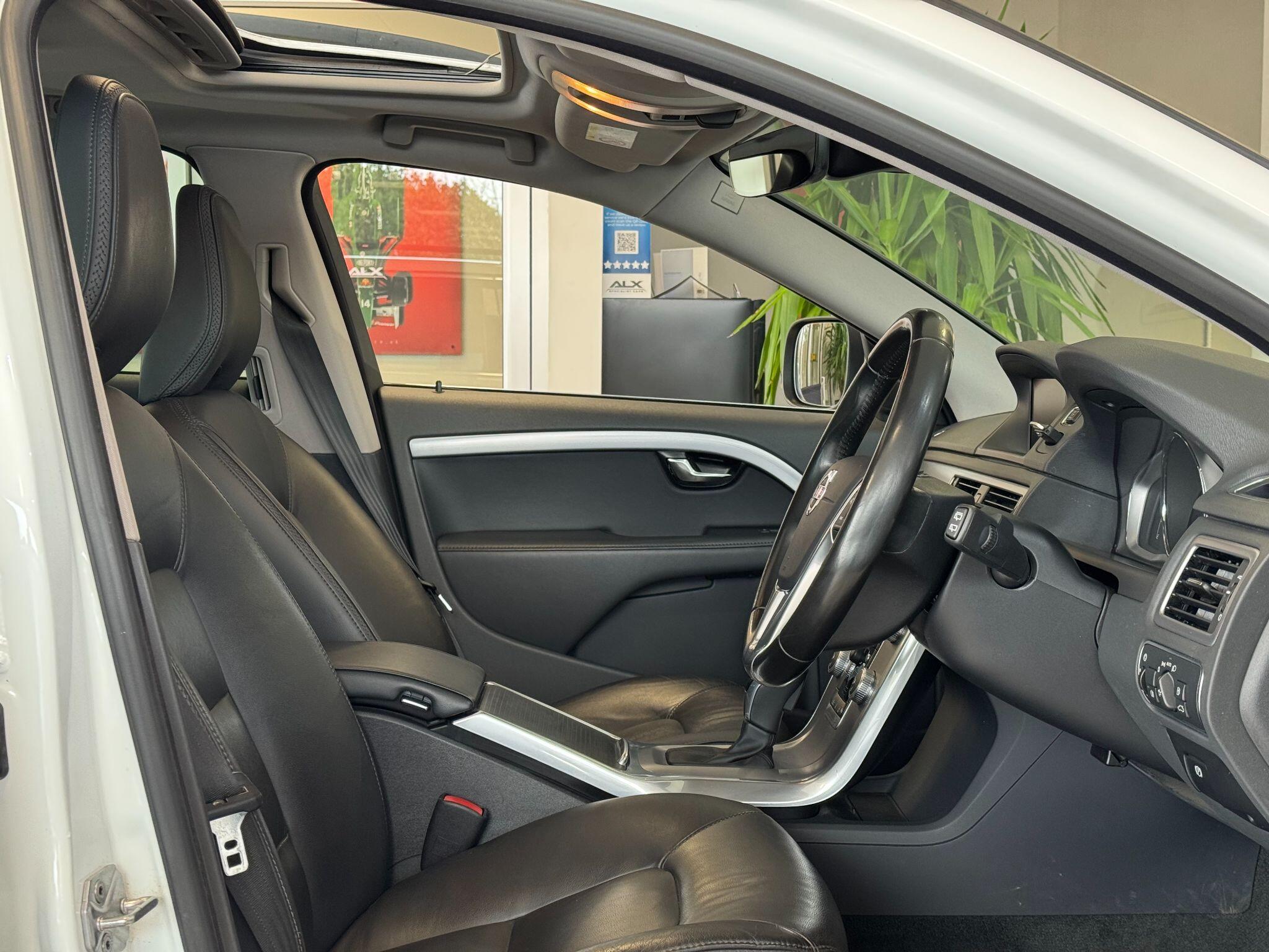 Volvo XC70 - Image 28