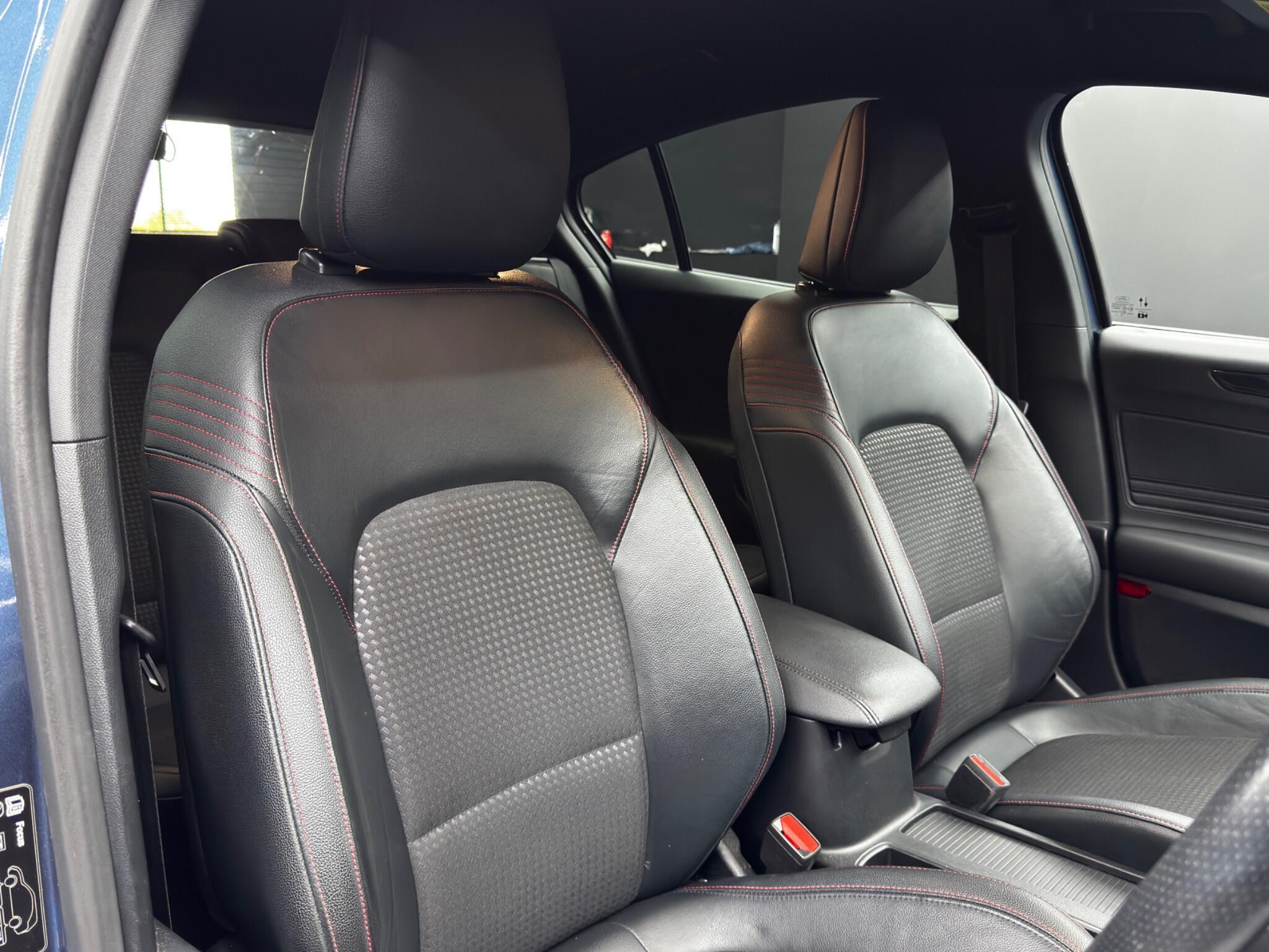 Ford Focus - Image 12