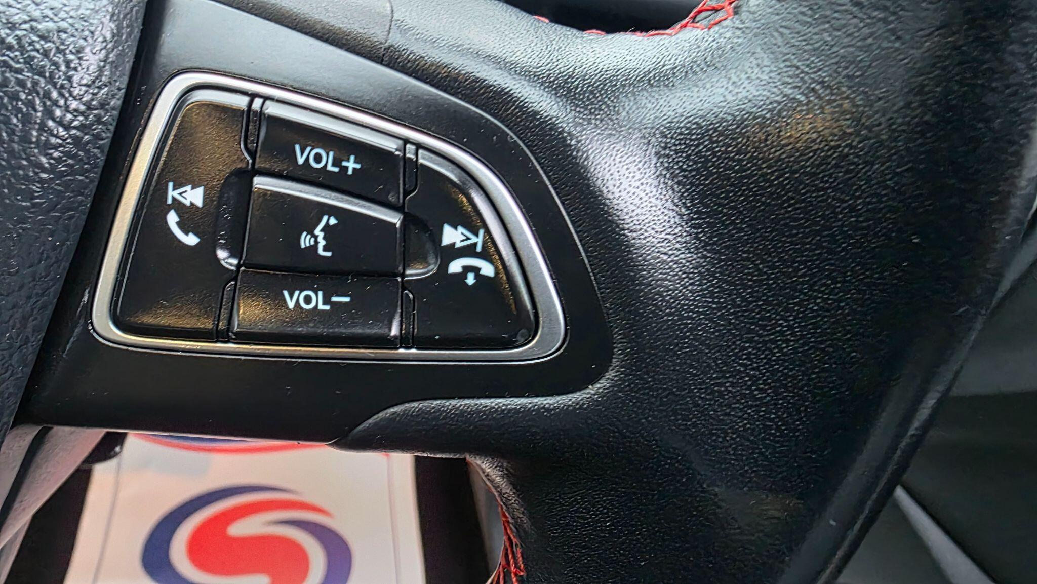 Ford Kuga - Image 25