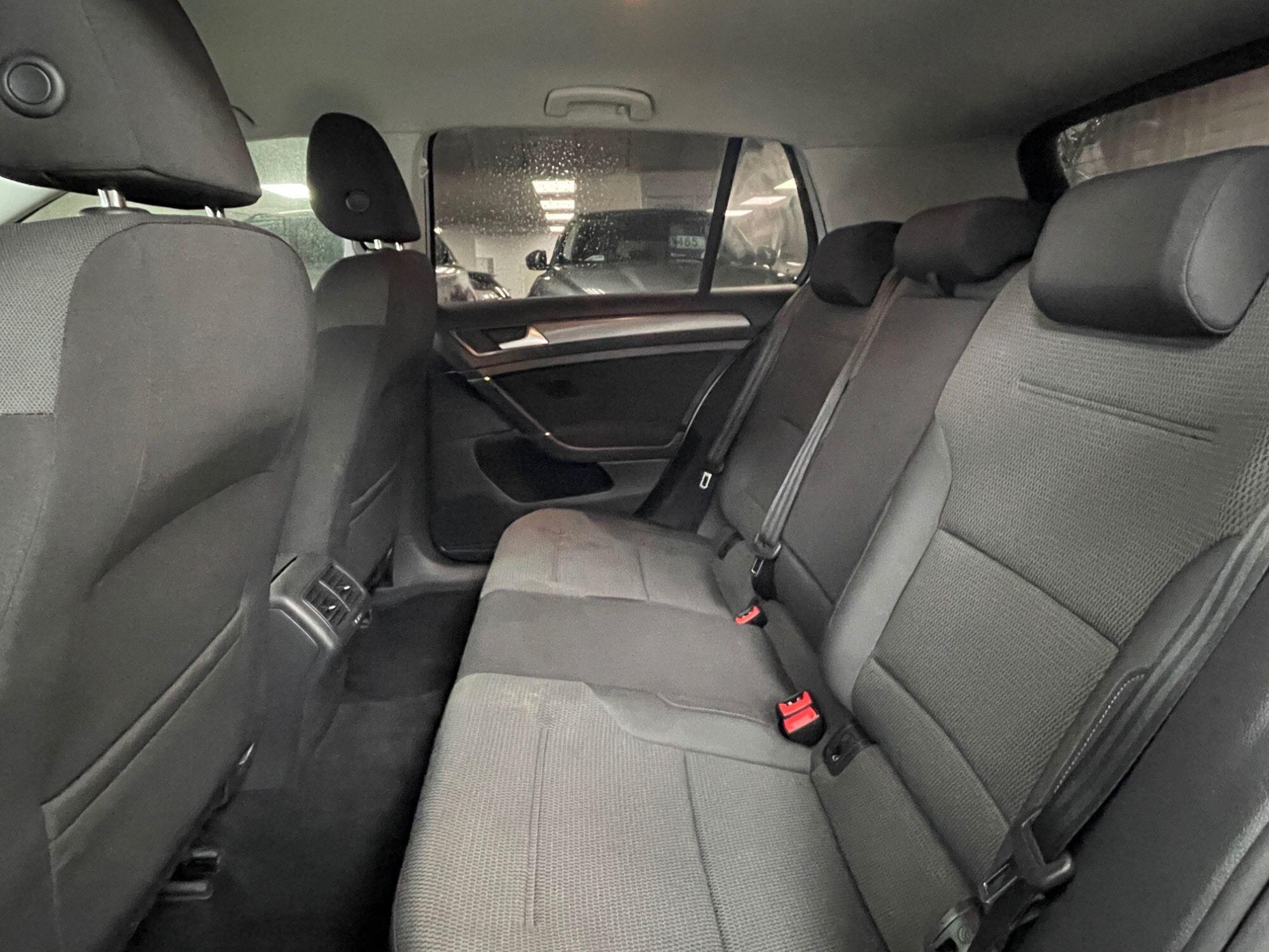 Volkswagen Golf - Image 30