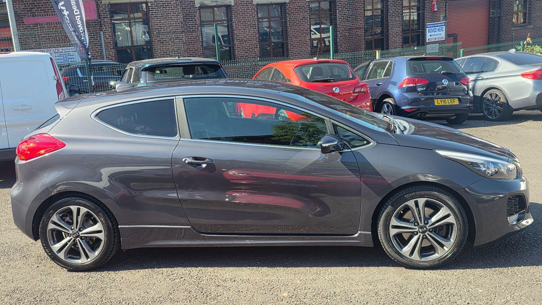 Kia ProCeed - Image 8