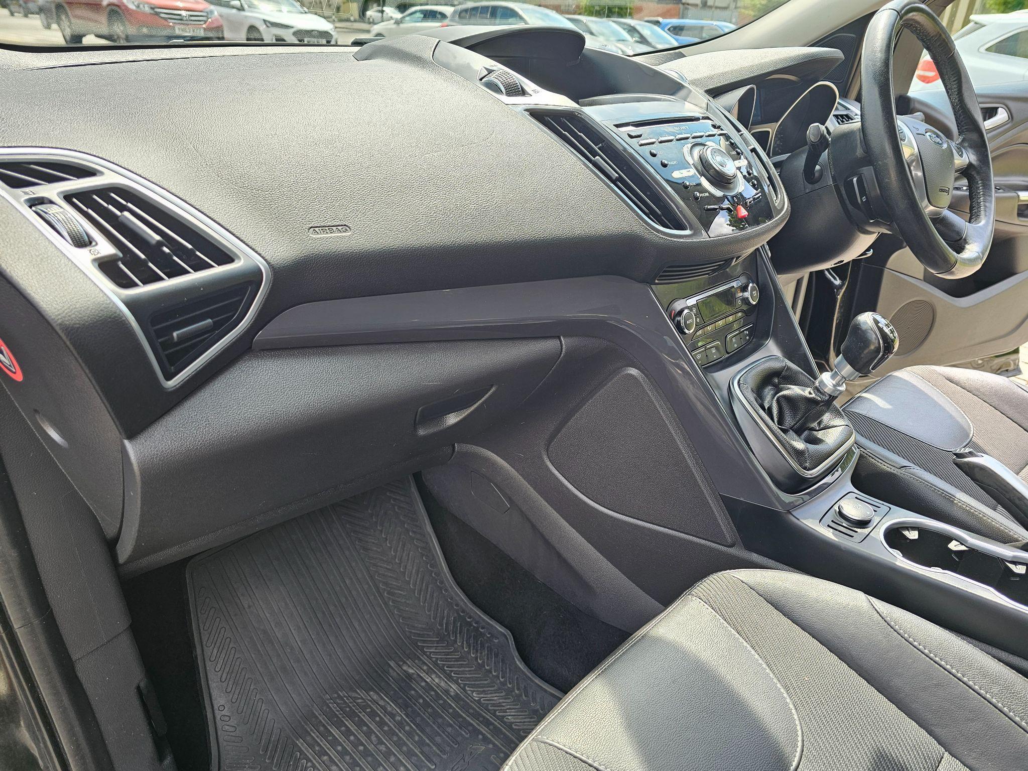Ford Kuga - Image 29