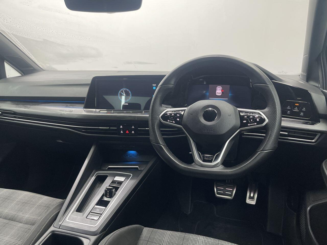 Volkswagen Golf - Image 33