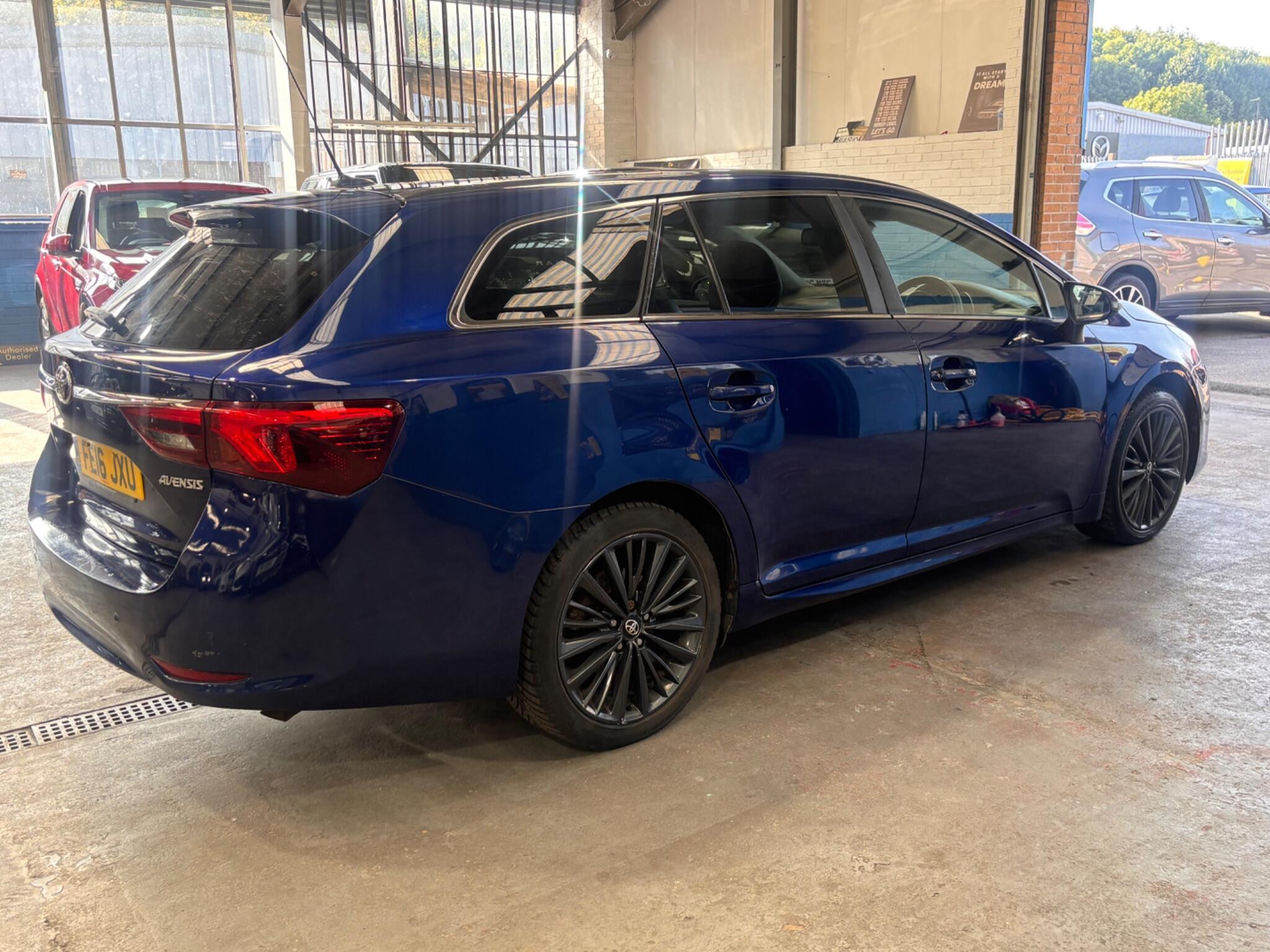 Toyota Avensis - Image 15