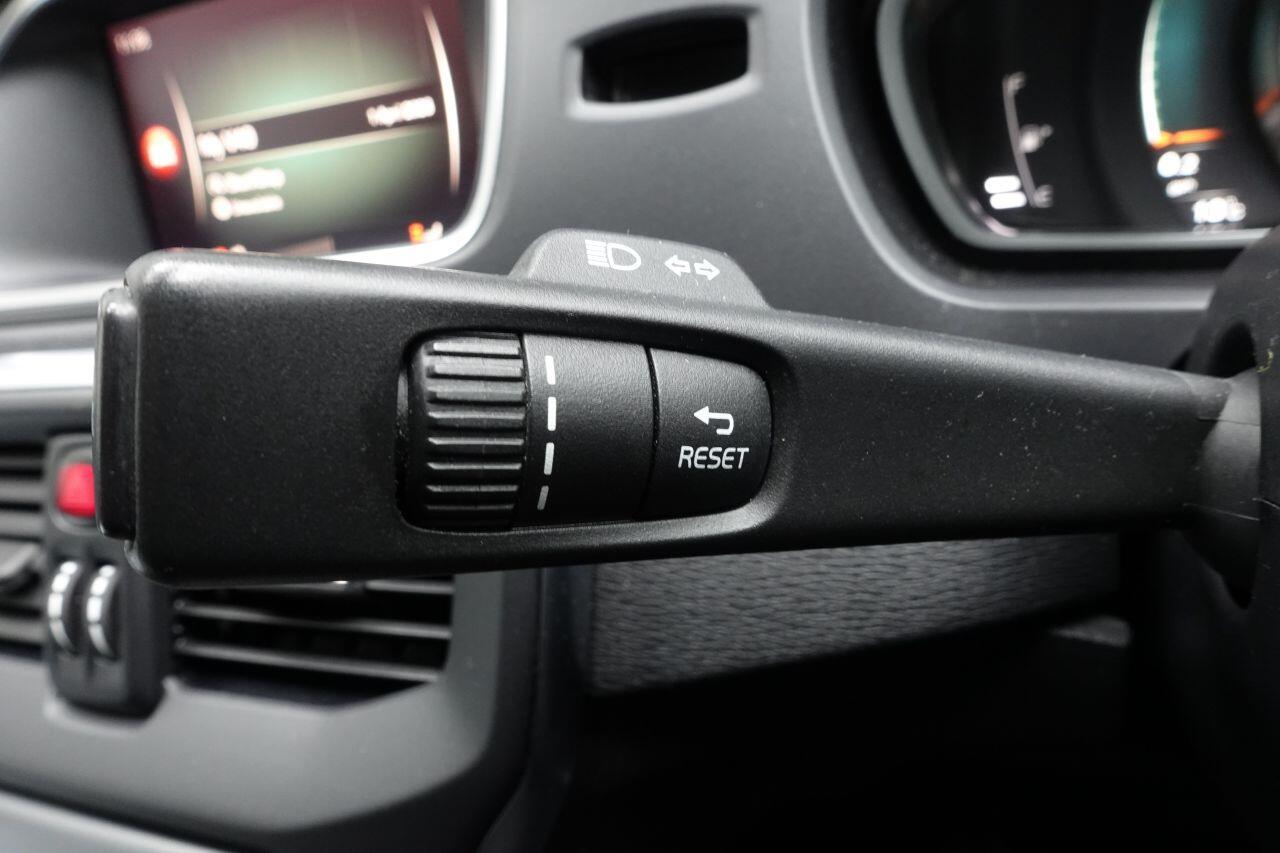 Volvo V40 - Image 35