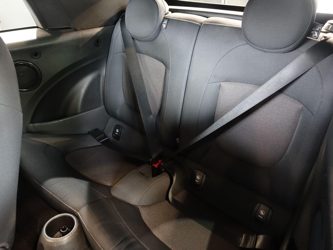 MINI Convertible - Image 16