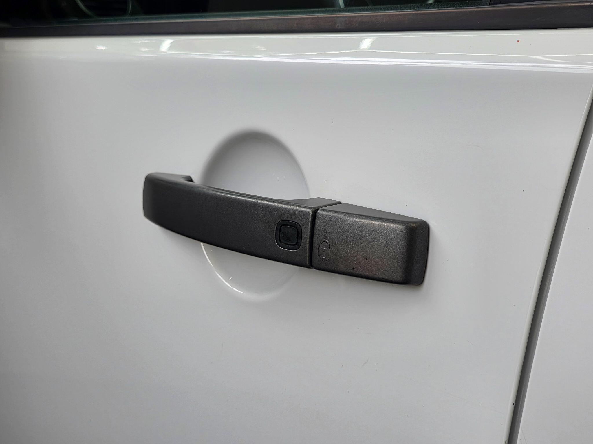 Land Rover DISCOVERY 4 - Image 10