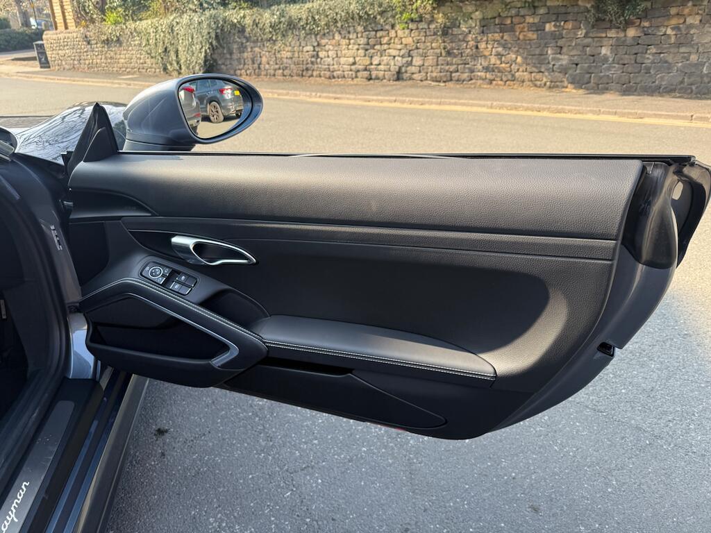 Porsche 718 Cayman - Image 22