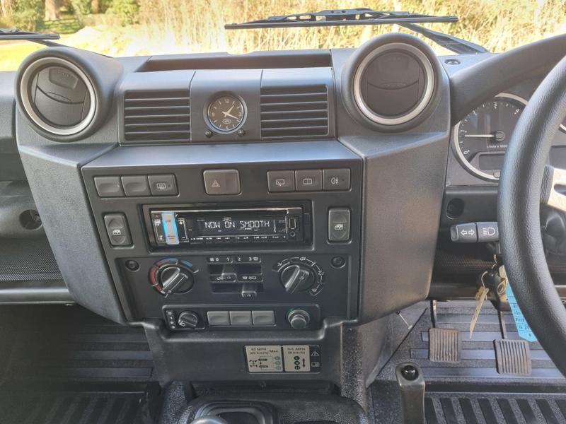 Land Rover Defender 90 - Image 8