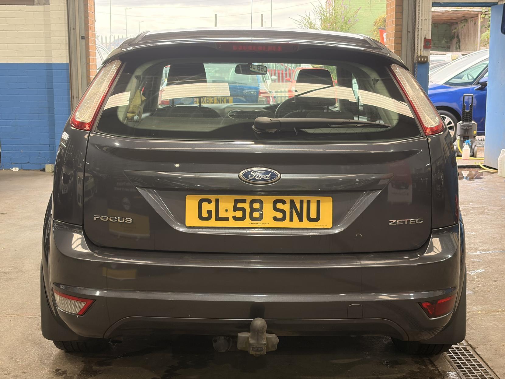 Ford Focus - Image 9