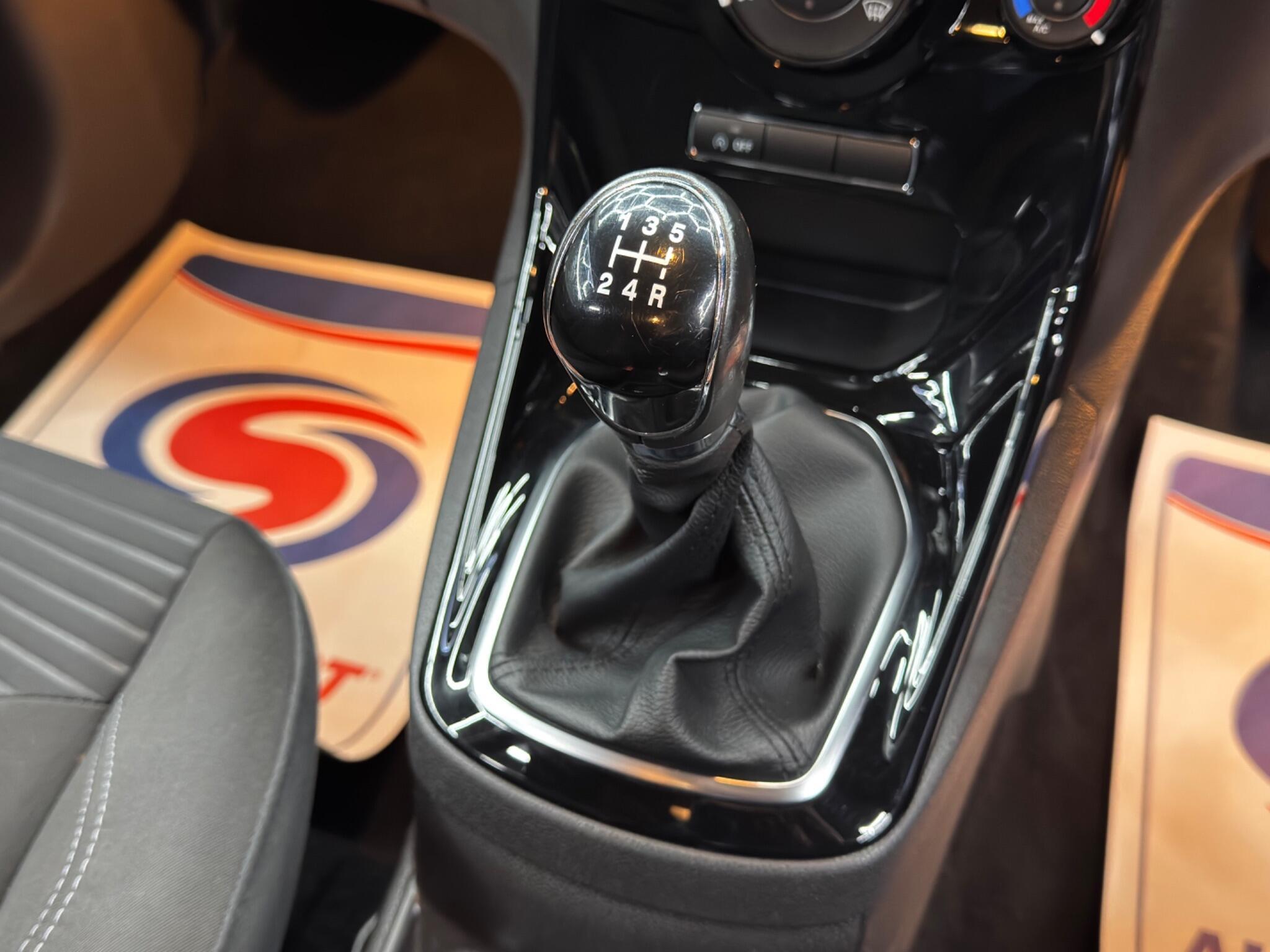 Ford Fiesta - Image 23