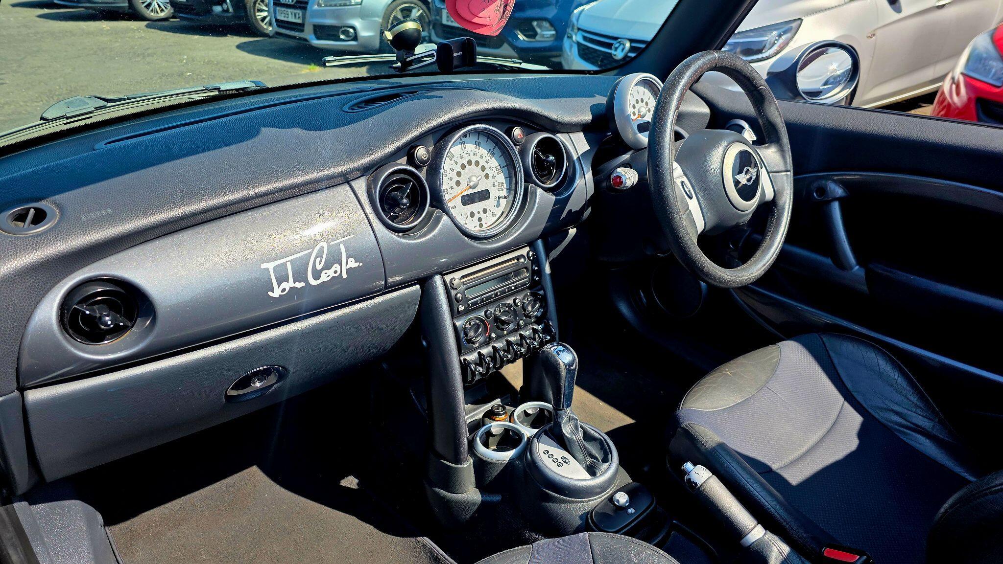 MINI Convertible - Image 13