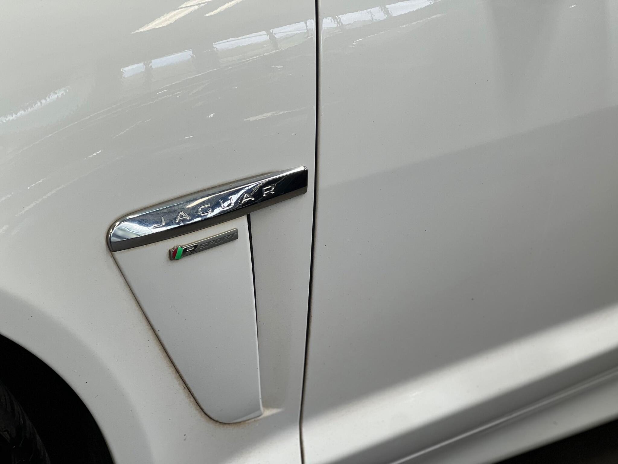 Jaguar XF - Image 32