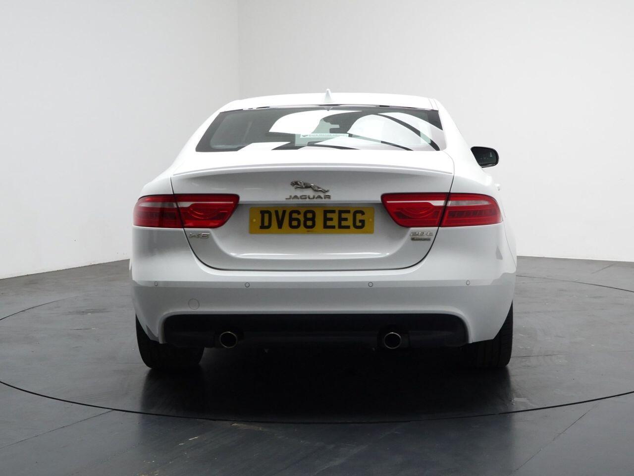 Jaguar XE - Image 12